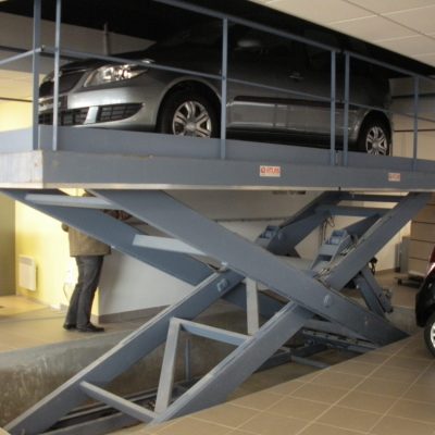 Installation d'une table élévatrice pour monter les voitures pour Valauto à Lille.